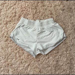 🤍 White Under Armour Running Shorts 🤍